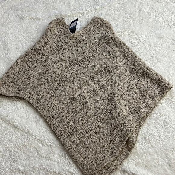 Aran NWT Women's Made in Ireland Pancho 100% New Wool One Size Beige Knit - Picture 2 of 7